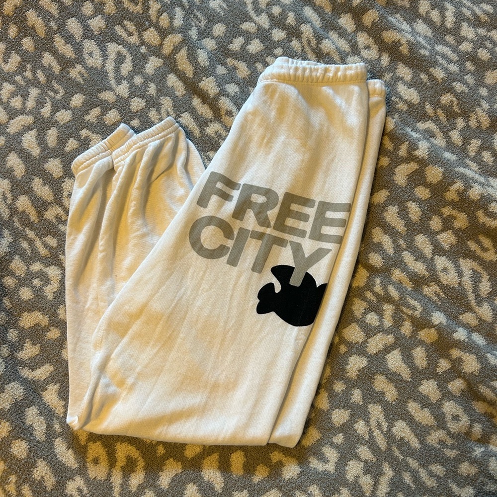 freecity White Bottoms